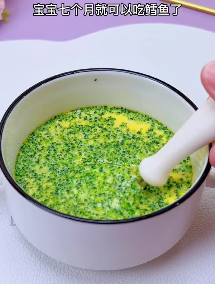 宝宝七个月就可以吃鳕鱼了,这样做,有肉有蛋有蔬菜,营养丰富