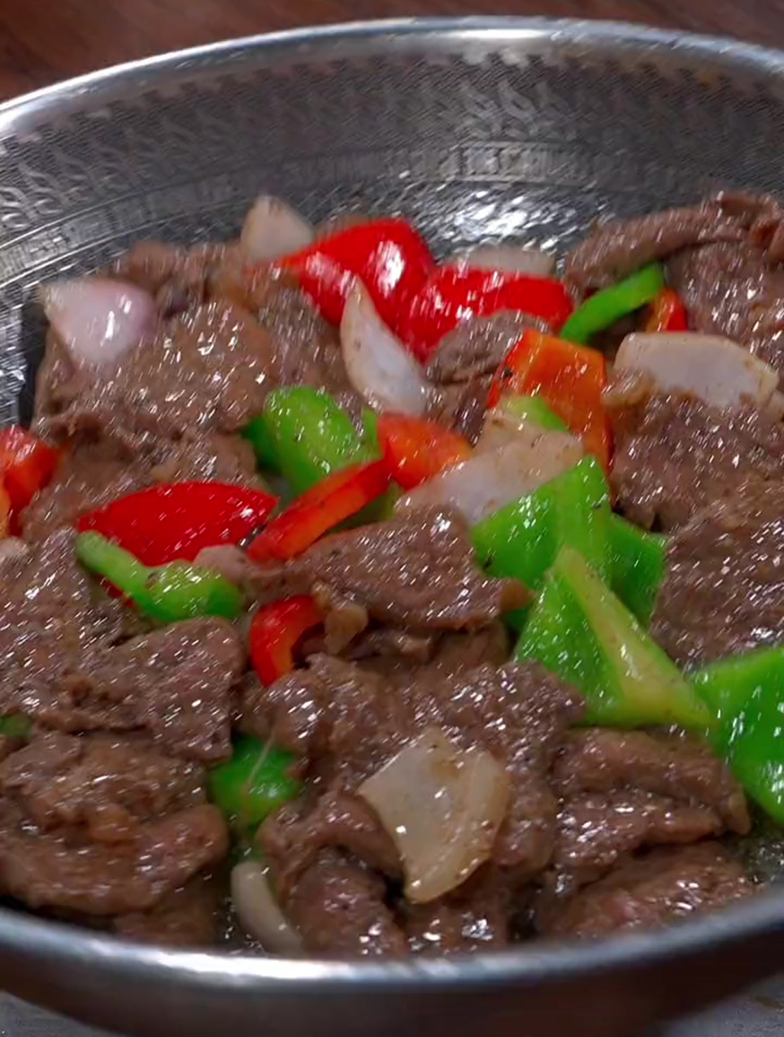 这道黑椒牛肉片,鲜香嫩滑,做法简单,孩子们超爱吃