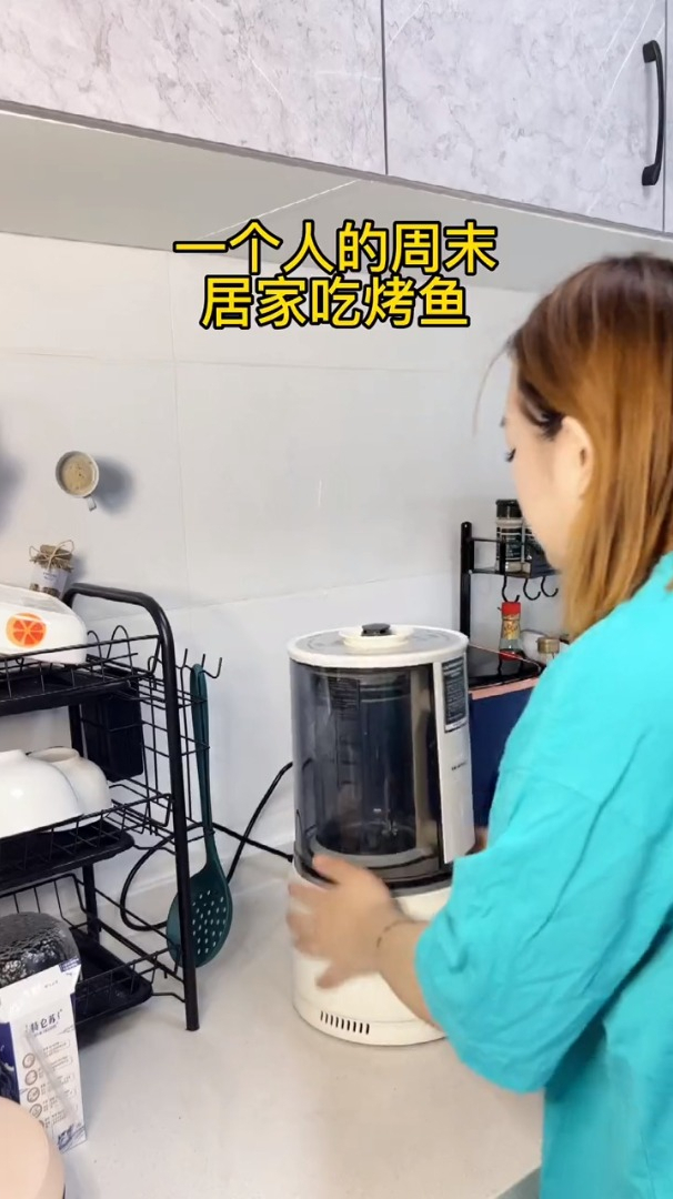 记录北漂生活:一个人的周末在家简简单单吃个烤鱼!