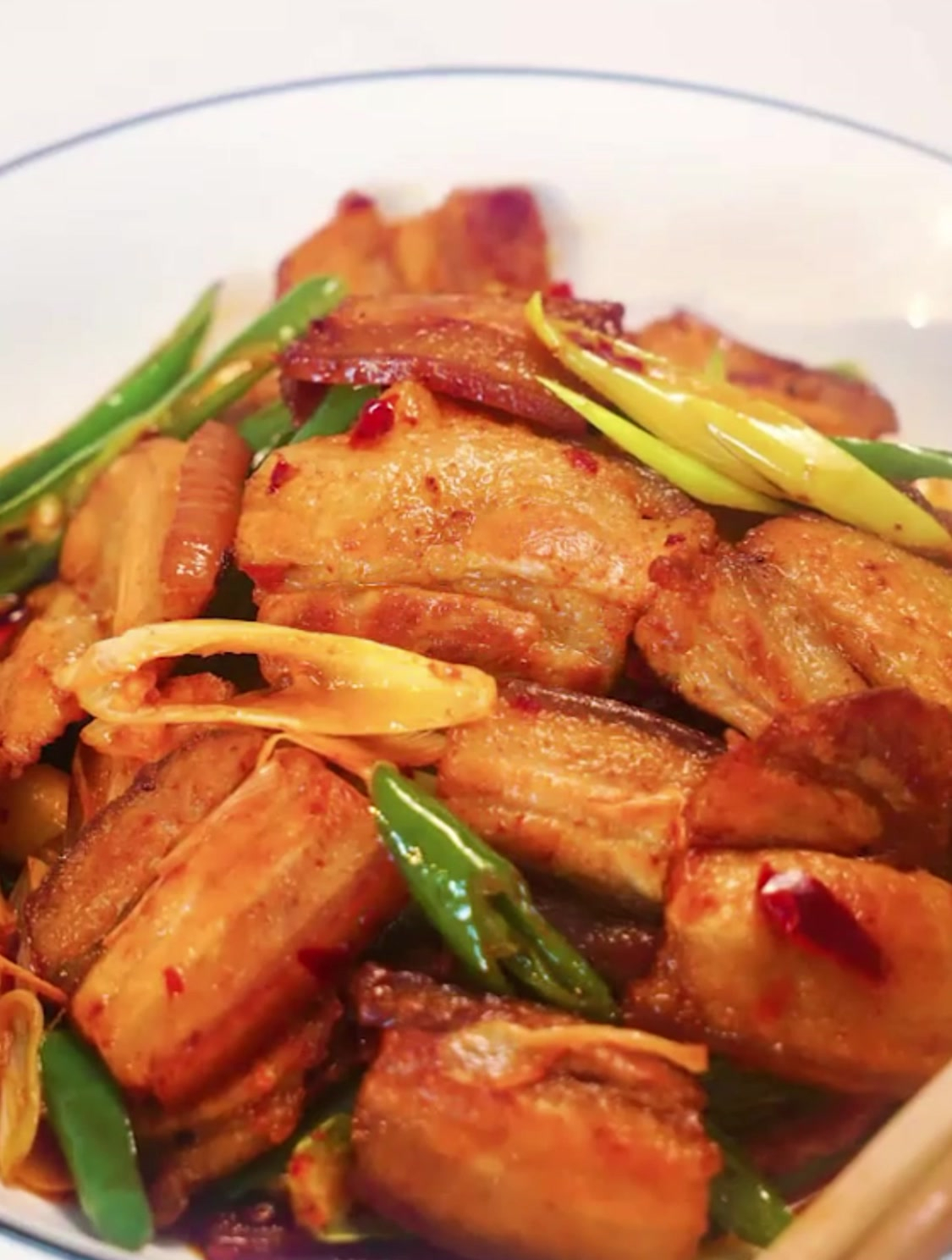 《回锅肉》四川回锅肉的正宗做法,香浓不腻,太费米饭了