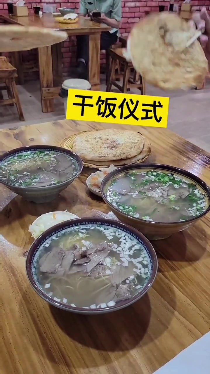 在味觉没有完全恢复之前,竟然意外发现一家泡菜超正的牛肉汤店