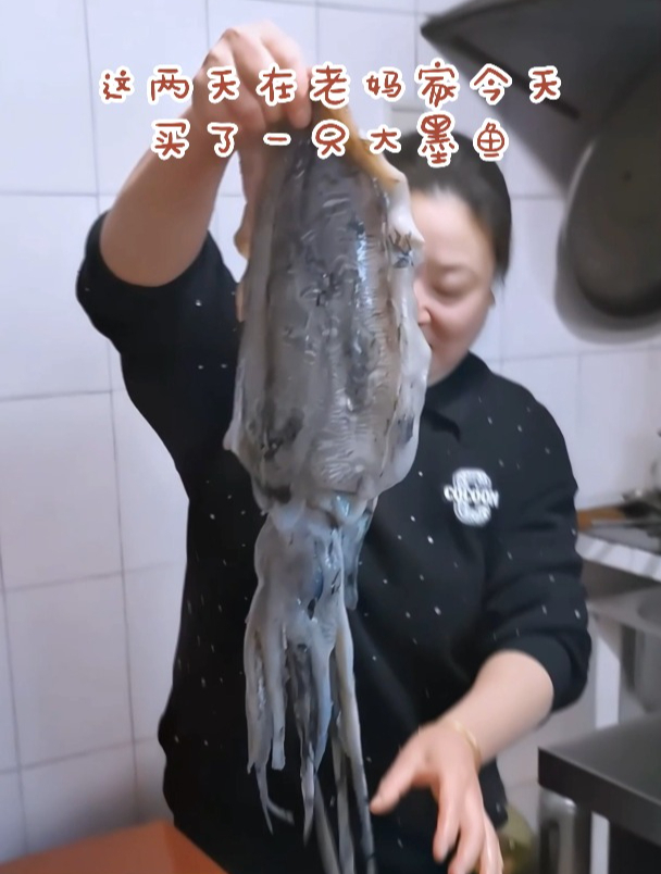 鱿鱼墨鱼肉质脆嫩做法很简单一看就会,老妈家5斤大墨鱼这做法好