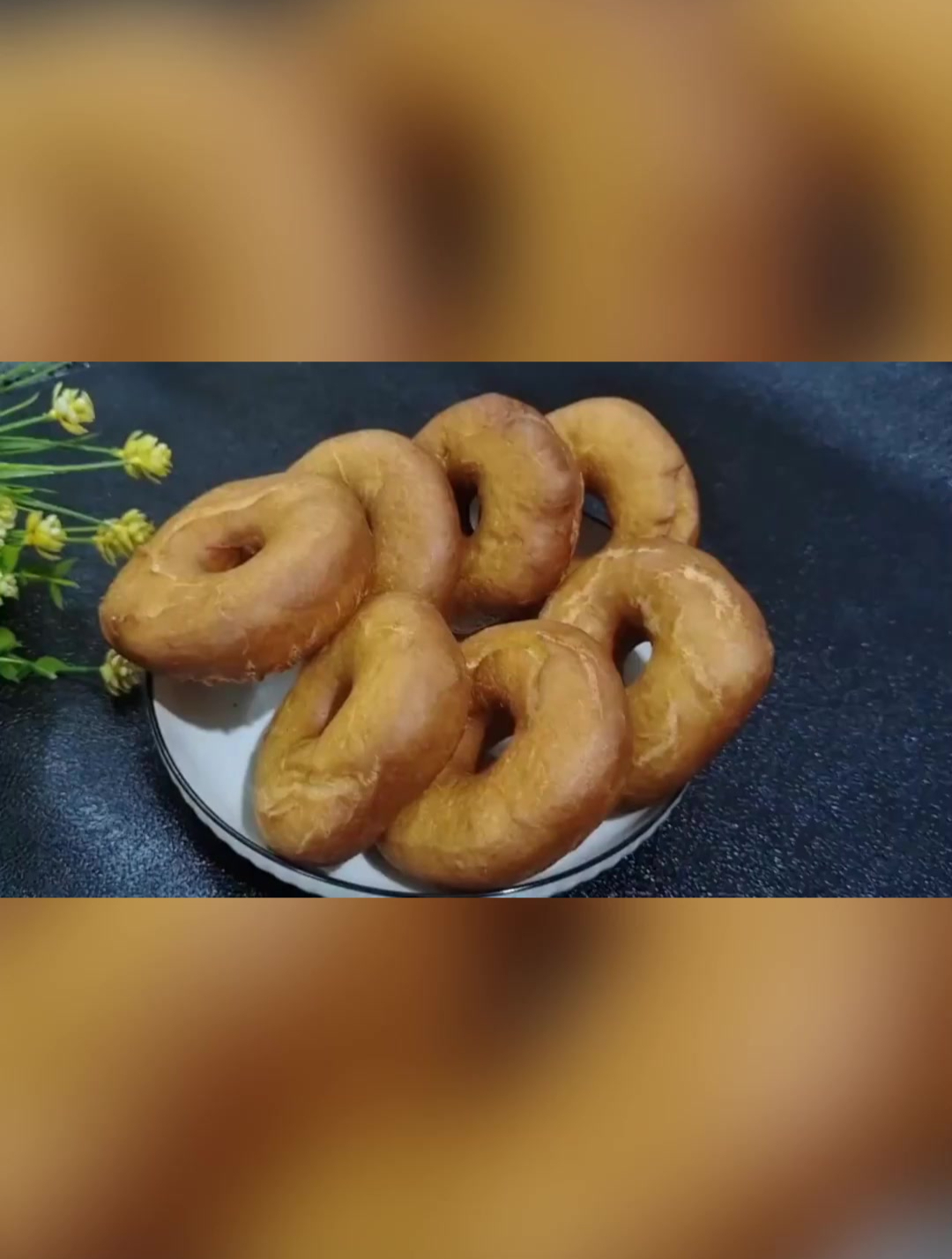 早餐别吃油条了,面粉中加2个鸡蛋教你做甜甜圈,松软香甜又好吃