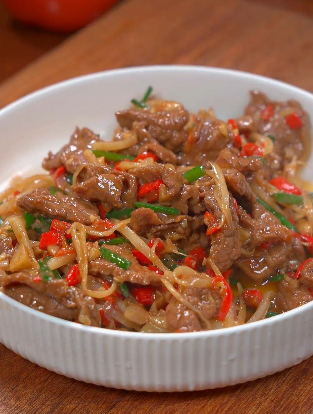 小炒牛肉,香辣嫩滑,好吃下饭