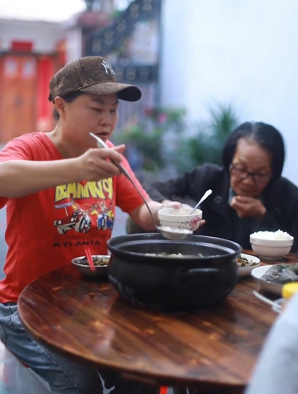 五花肉煮炮弹鱼,好吃又营养