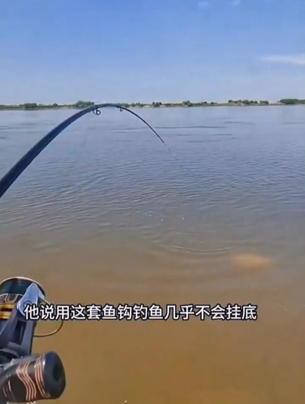 鱼钩上面加个“弹簧”就能帮助你鱼钩不挂底,让你放心远投抛竿!