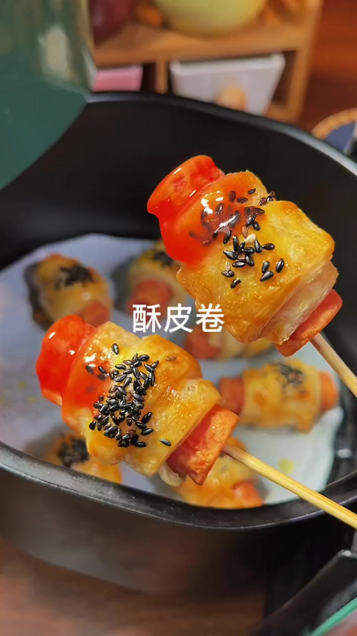 手抓饼的最新吃法做的酥皮卷,脆脆香香,简单好做还好吃