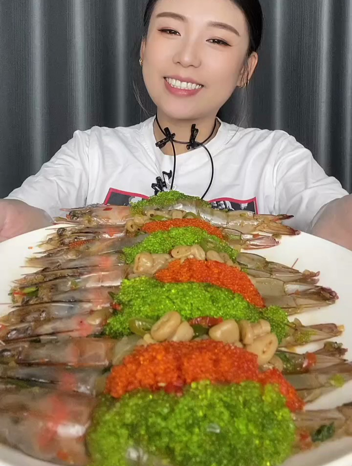 夹馅鱼籽蛏子头虾,太鲜嫩多汁了,爽滑可口,超级好吃
