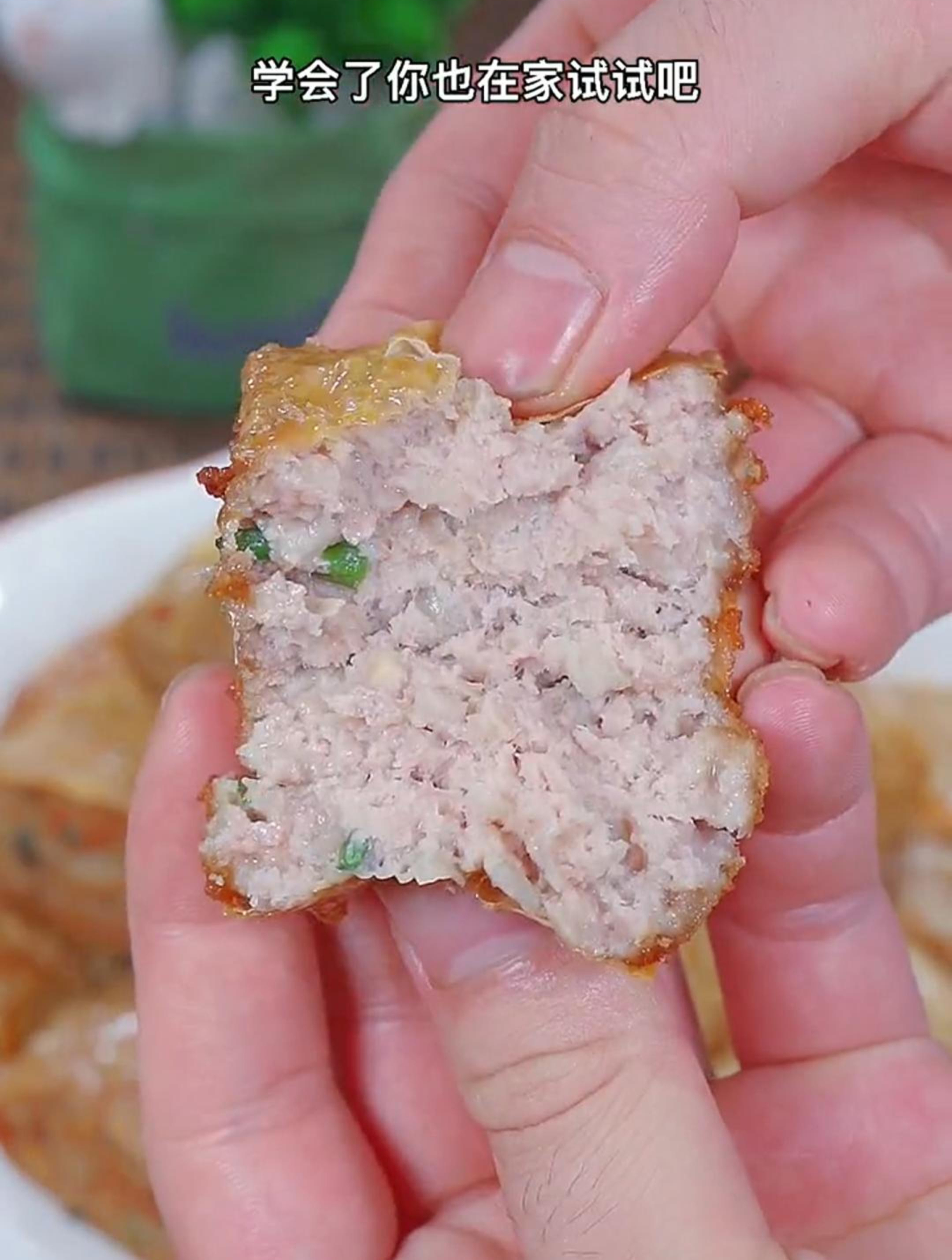 这样做的藕丁腐皮肉卷,吃起来外酥里嫩