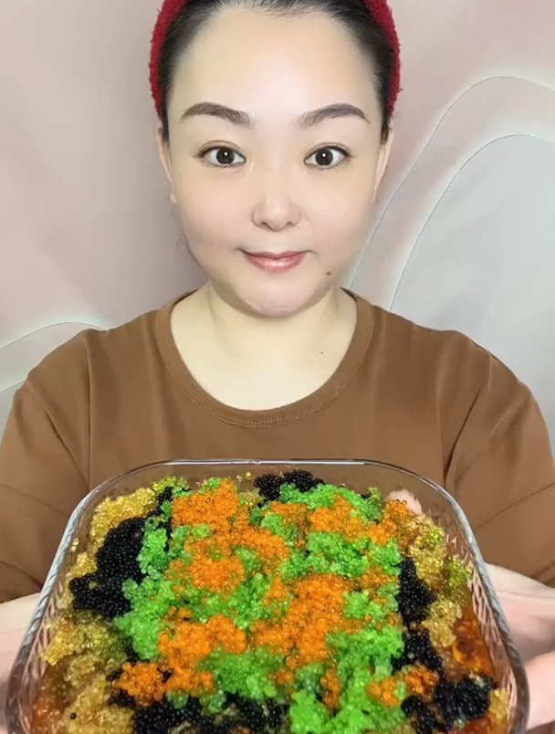 爽口丝滑的飞鱼籽,嘎嘣嘎嘣脆丝丝的,太好吃了