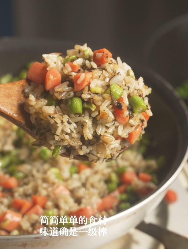 是谁发明的这个做法太香了「橄榄菜炒饭」