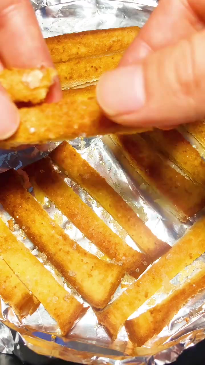 儿子嫌我做的太少空气炸锅炸吐司,快去试