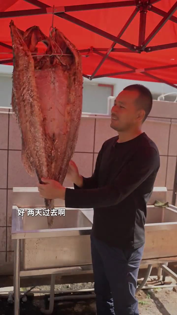 一条大鲈鱼祝大家年年有鱼福建非遗过大年海鲜