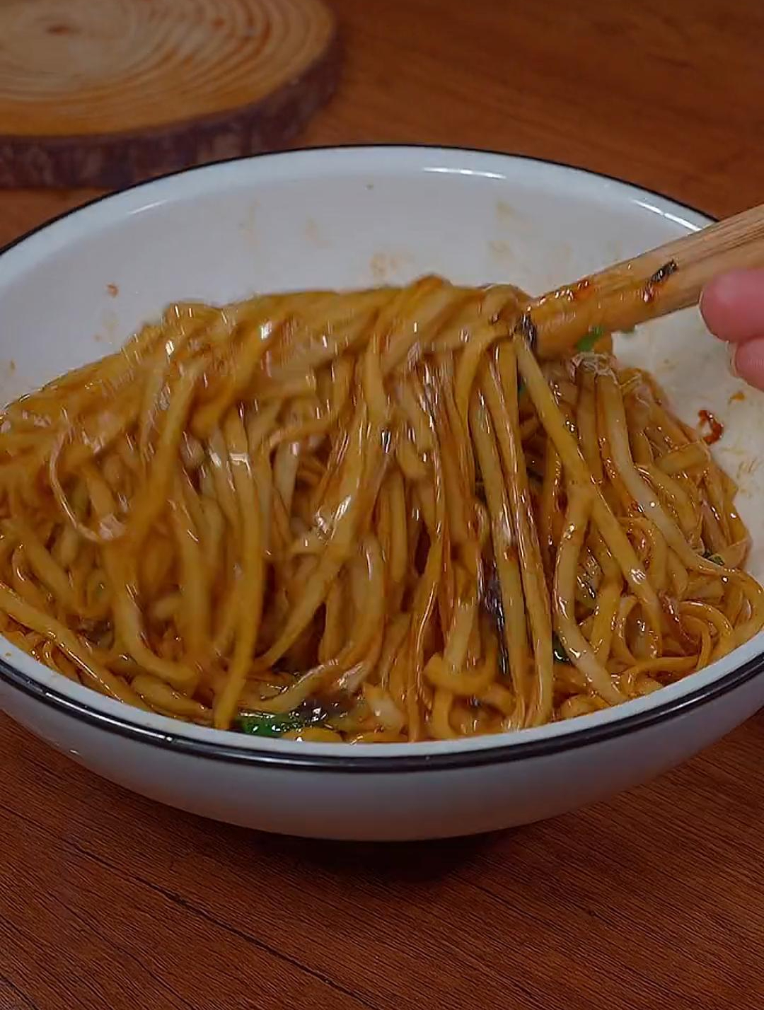 早餐每天都是油条和稀饭吃,都吃腻了