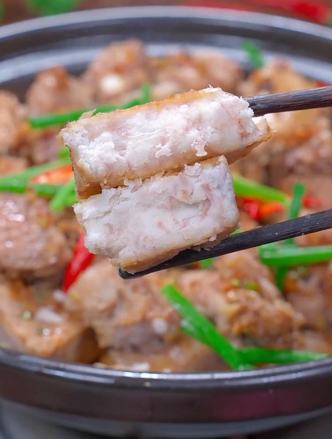 这样做的香芋排骨煲酱香入味