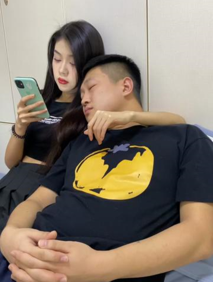 现实有点社恐