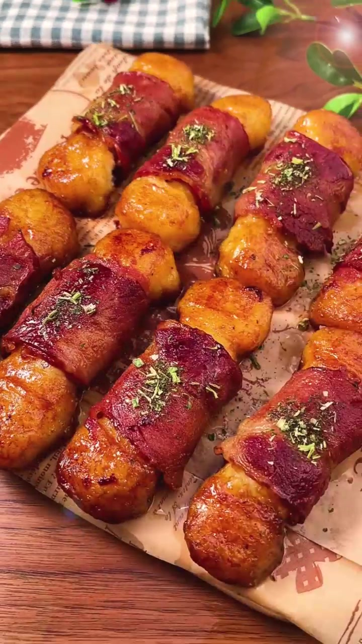 给孩子用土豆和培根肉做了好吃的