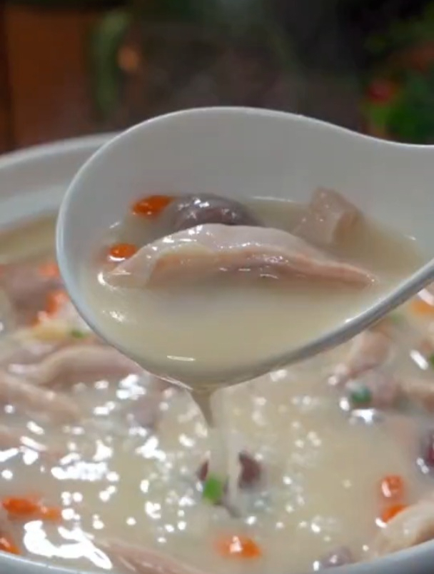 汤鲜味美的猪肚鸡做法