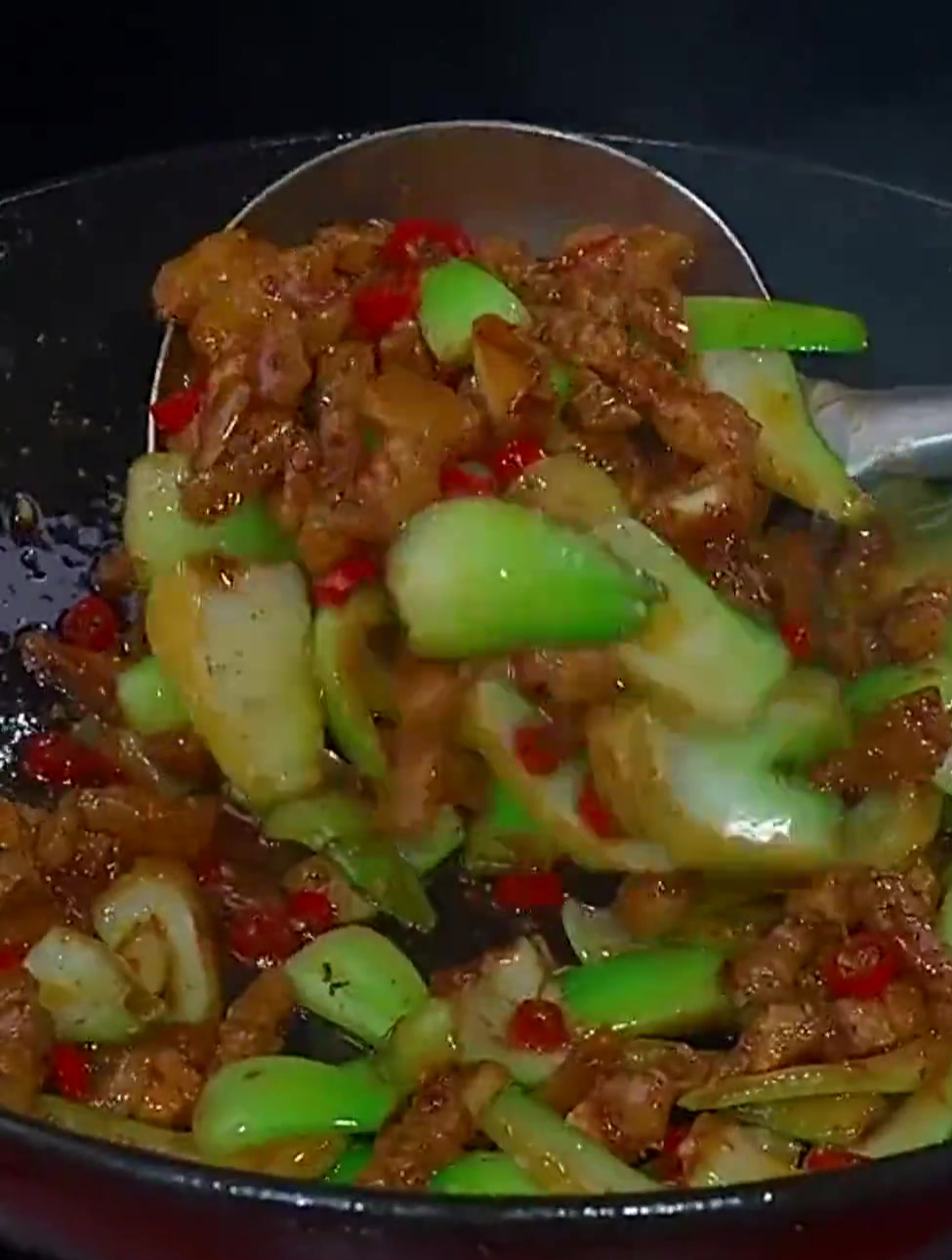 青菜梗炒肉,梗脆爽口,好吃又下饭