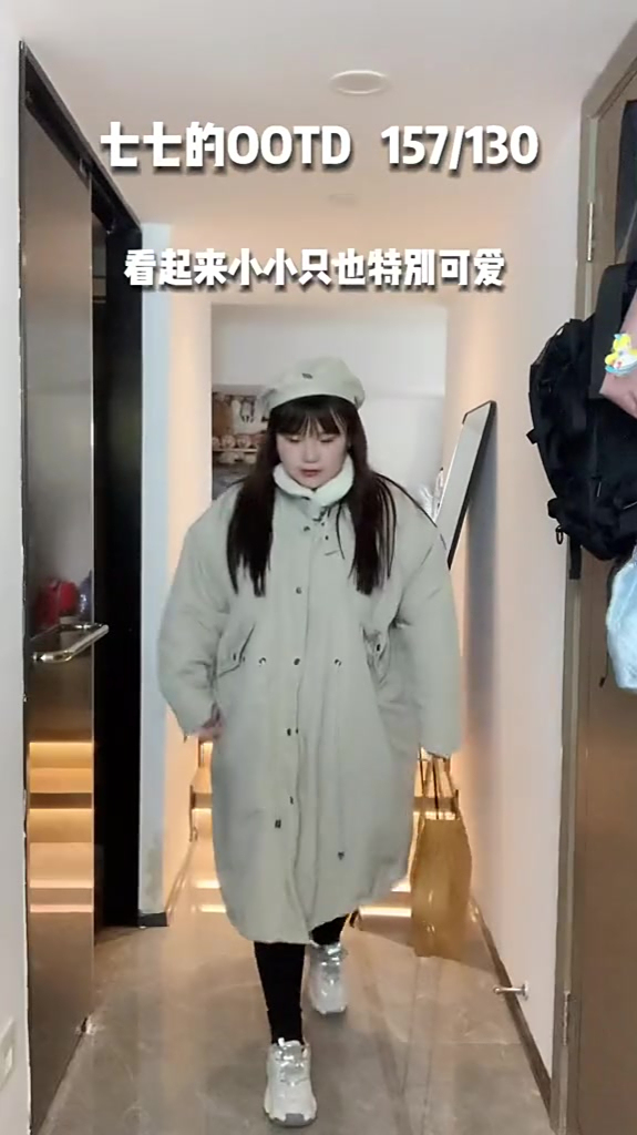 像小被子一样的浅色派克服太可爱了吧!