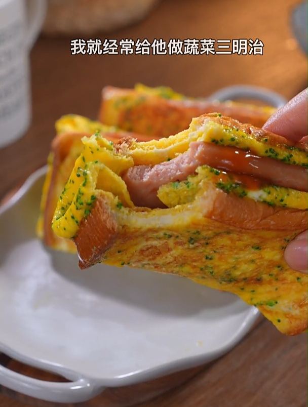 花十分钟就可以给孩子做个蔬菜三明治当早餐
