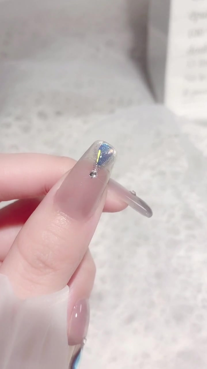 清爽透亮的水滴玻璃纸美甲,干干净净的耐看