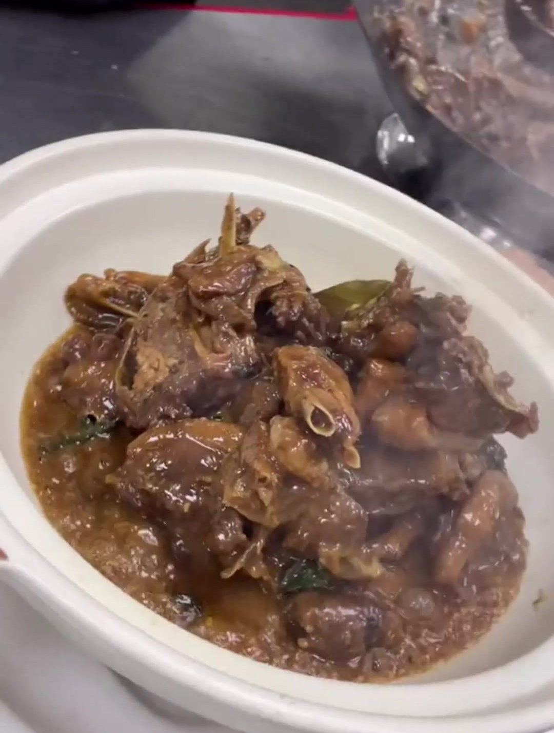 醉鹅这一吃法在广东早已盛行,粤菜大厨出顺德火焰醉鹅教程