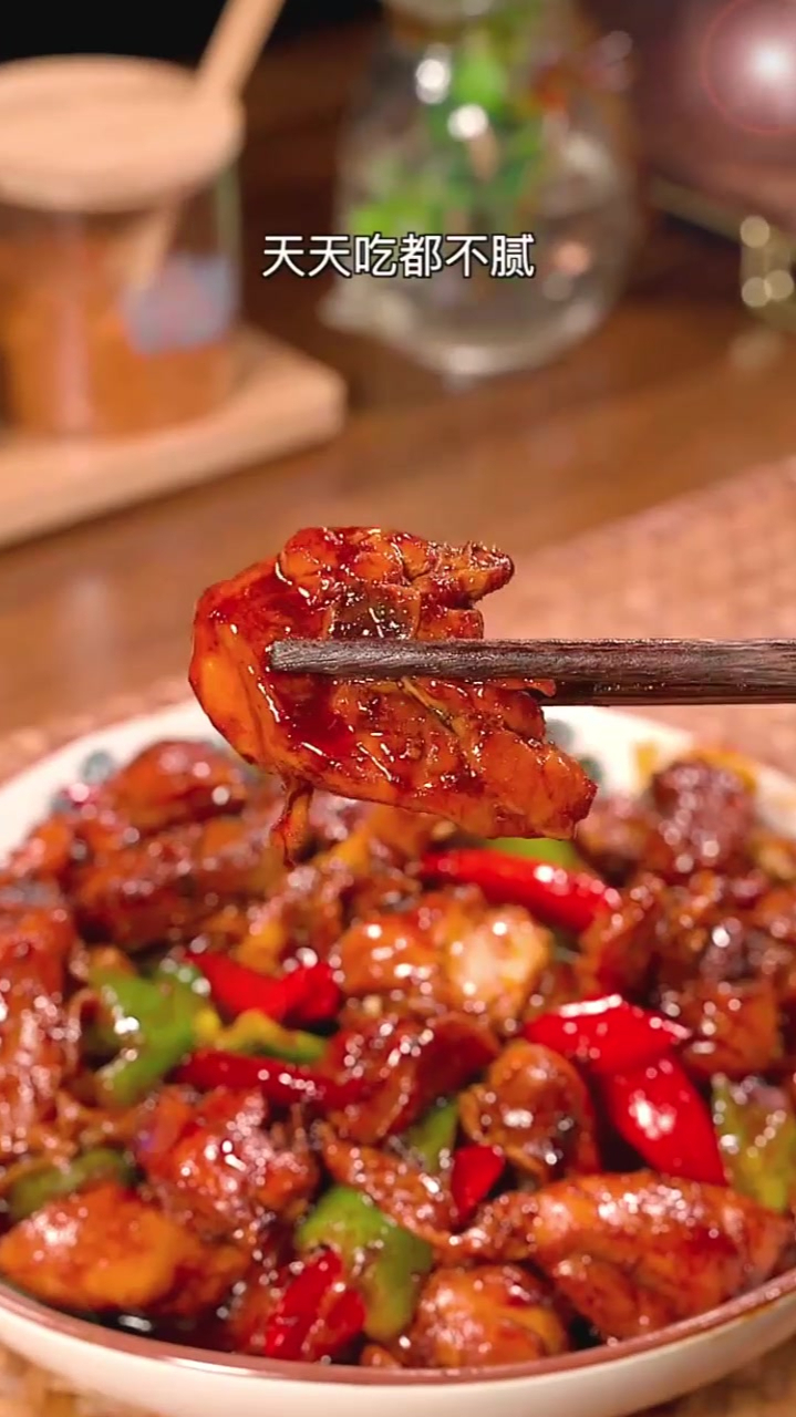 最近很火的炒鸡做法,天天吃都不腻,配上大米饭能吃三碗