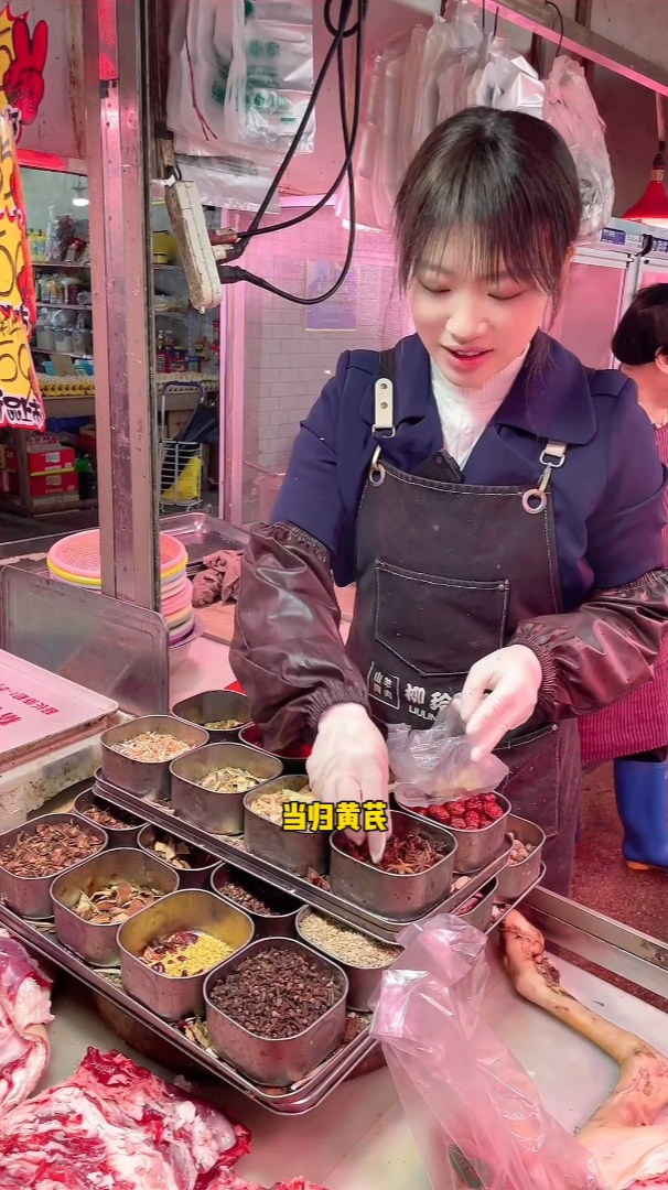 给买羊肉的阿姨配点堡羊肉汤料