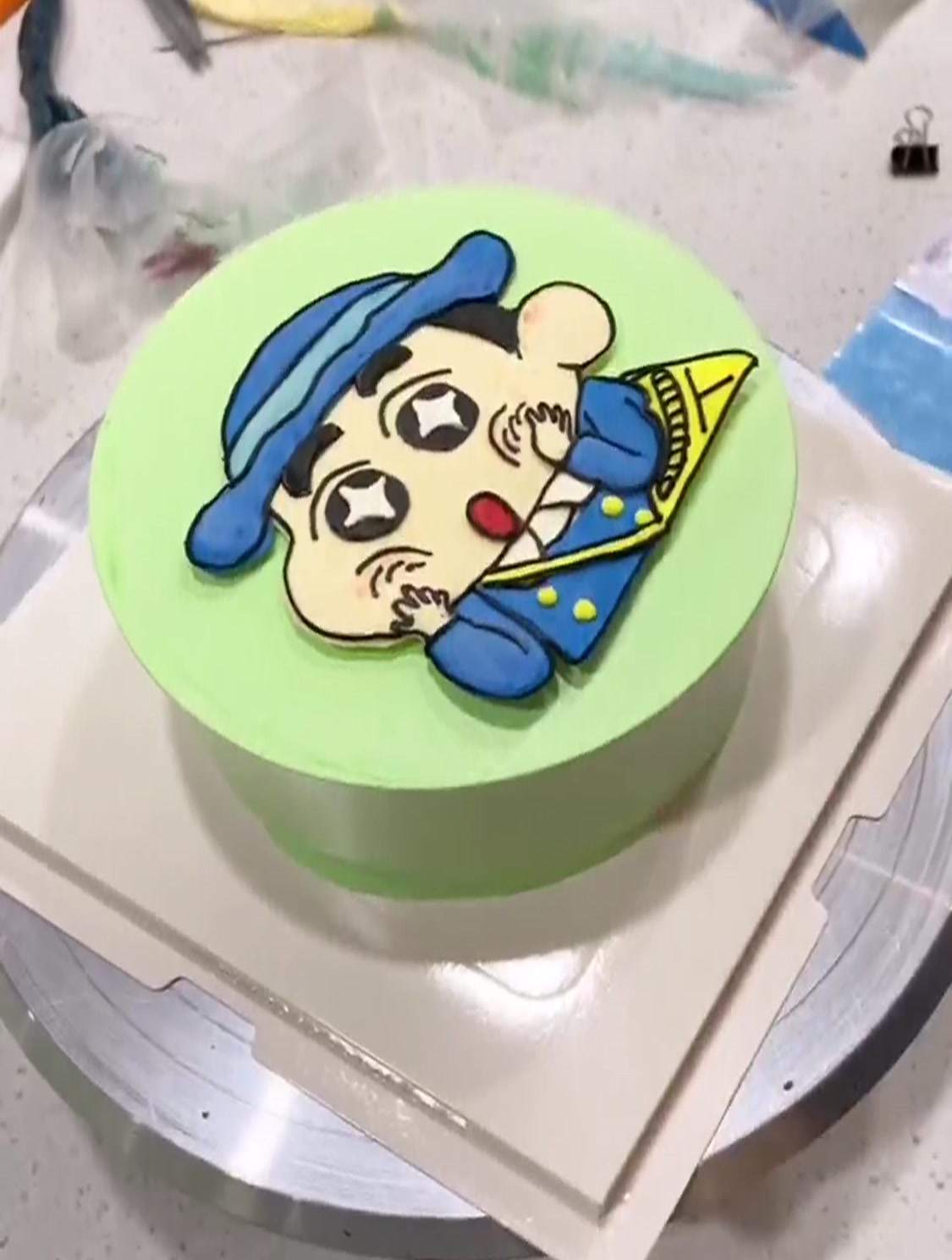 零基础学生日蛋糕,今天奶油霜手绘蛋糕,你喜欢哪个“蜡笔小新”