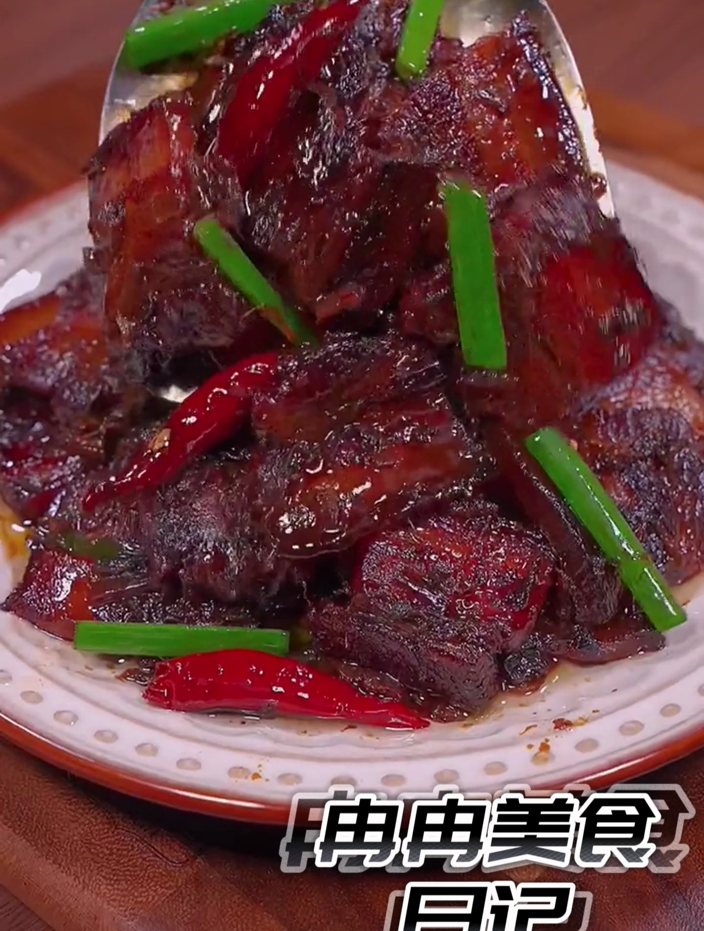 这样做的梅干菜烧五花肉,比梅菜扣肉还好吃,做法还简单