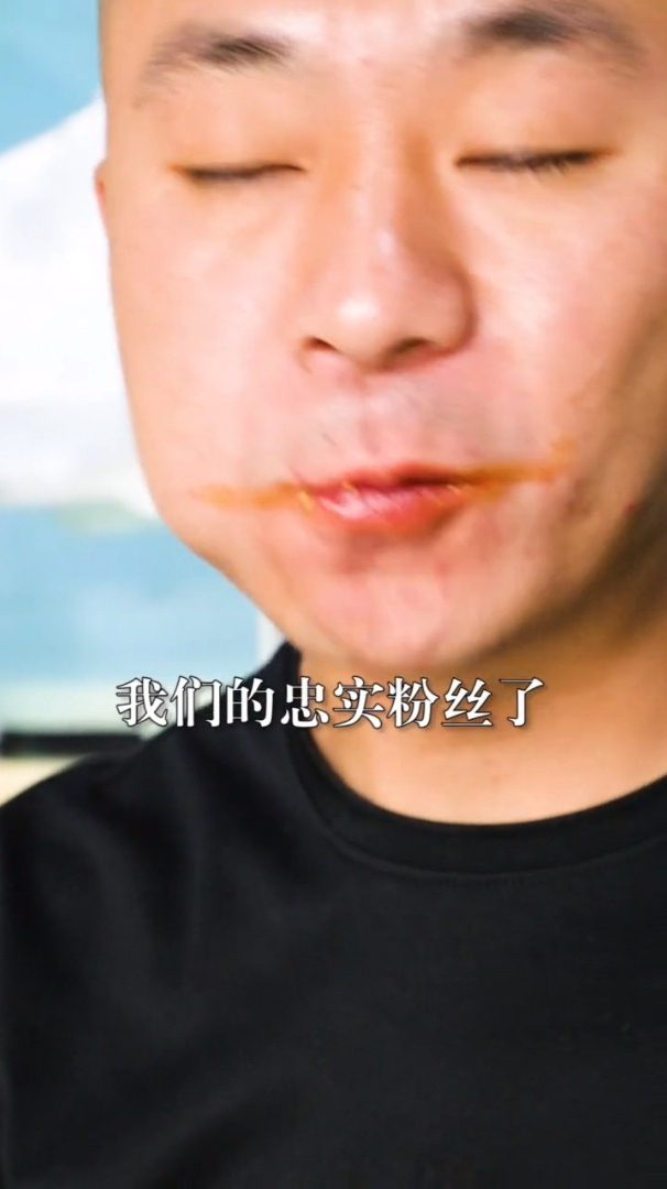 只知道逛兴隆街,麻辣鲜香的铁板烤鸭肠你吃了吗