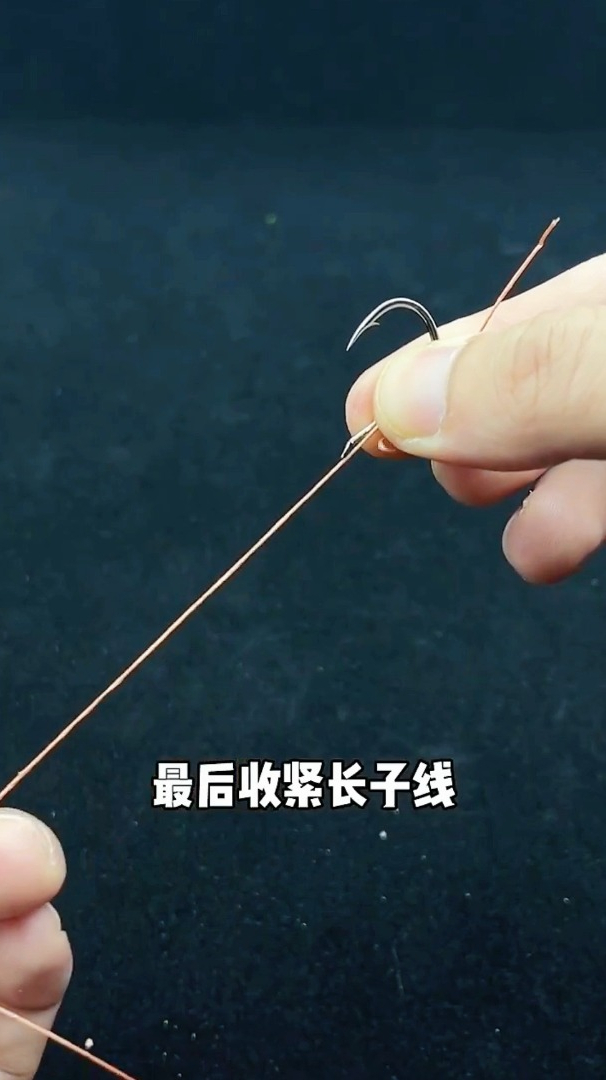 新手钓鱼不会绑鱼钩,高手慢动作教你绕指绑钩,你学会了吗?