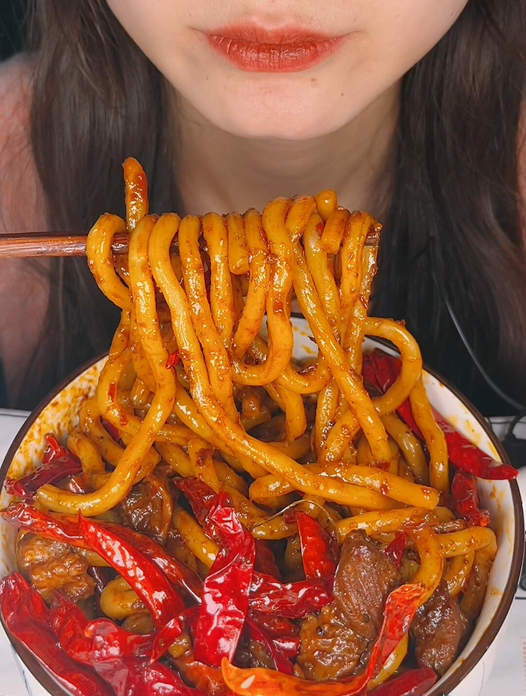 还是冒烟辣哦,好喜欢,跷脚牛肉面哦