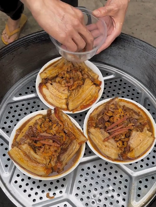 五香扣肉,像我这样做才好吃。不信,你试试