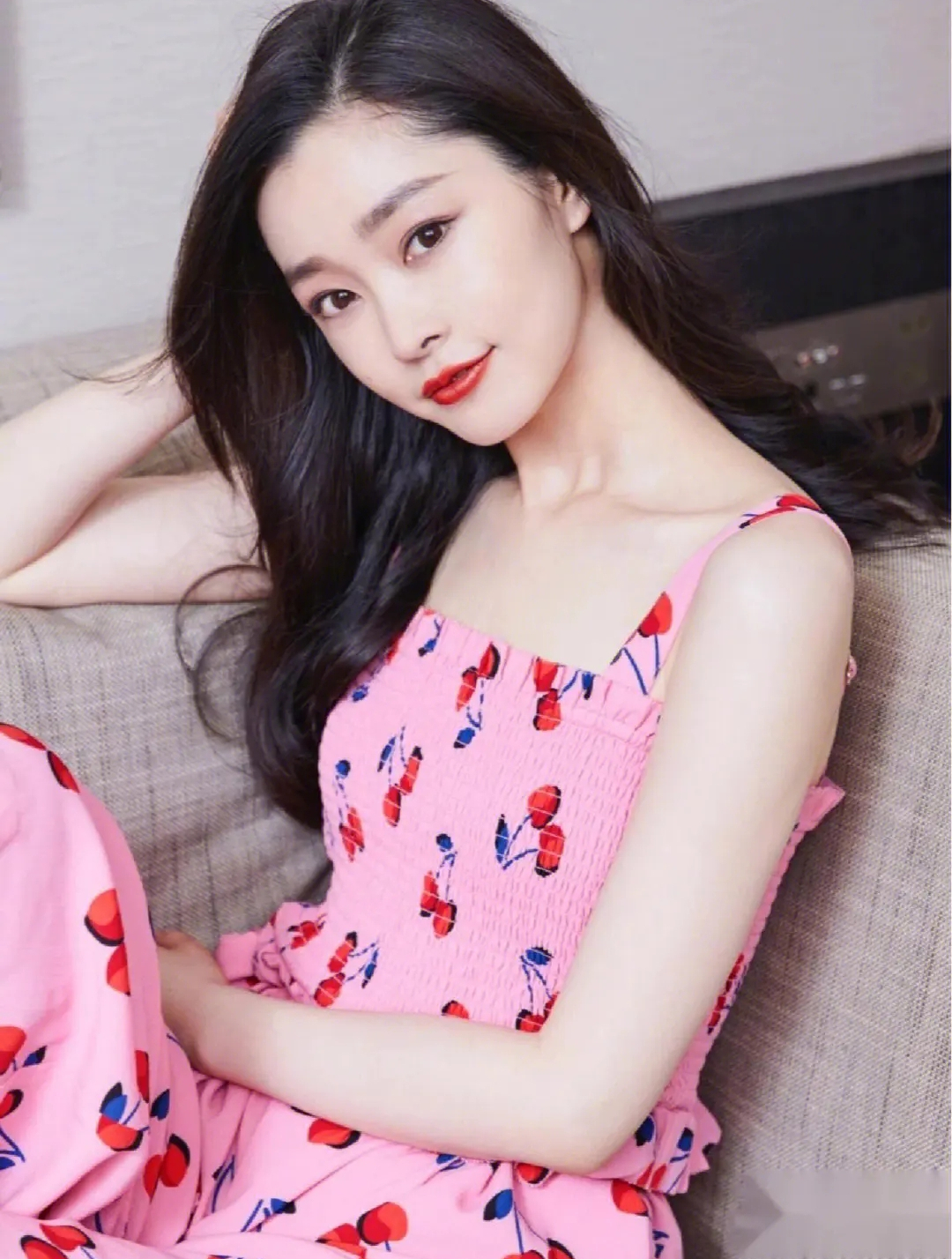 白敬亭脖子上的纹身