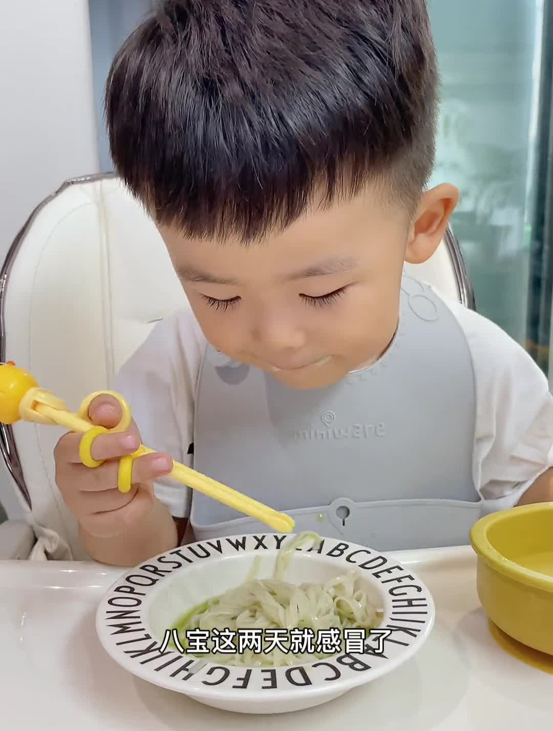 秋冬嗓不舒服或咳的大人小孩都可以喝这个枇杷秋梨膏