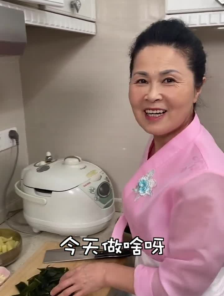 特别简单的海带土豆汤,有人和我一样喜欢吃面呼呼的土豆吗