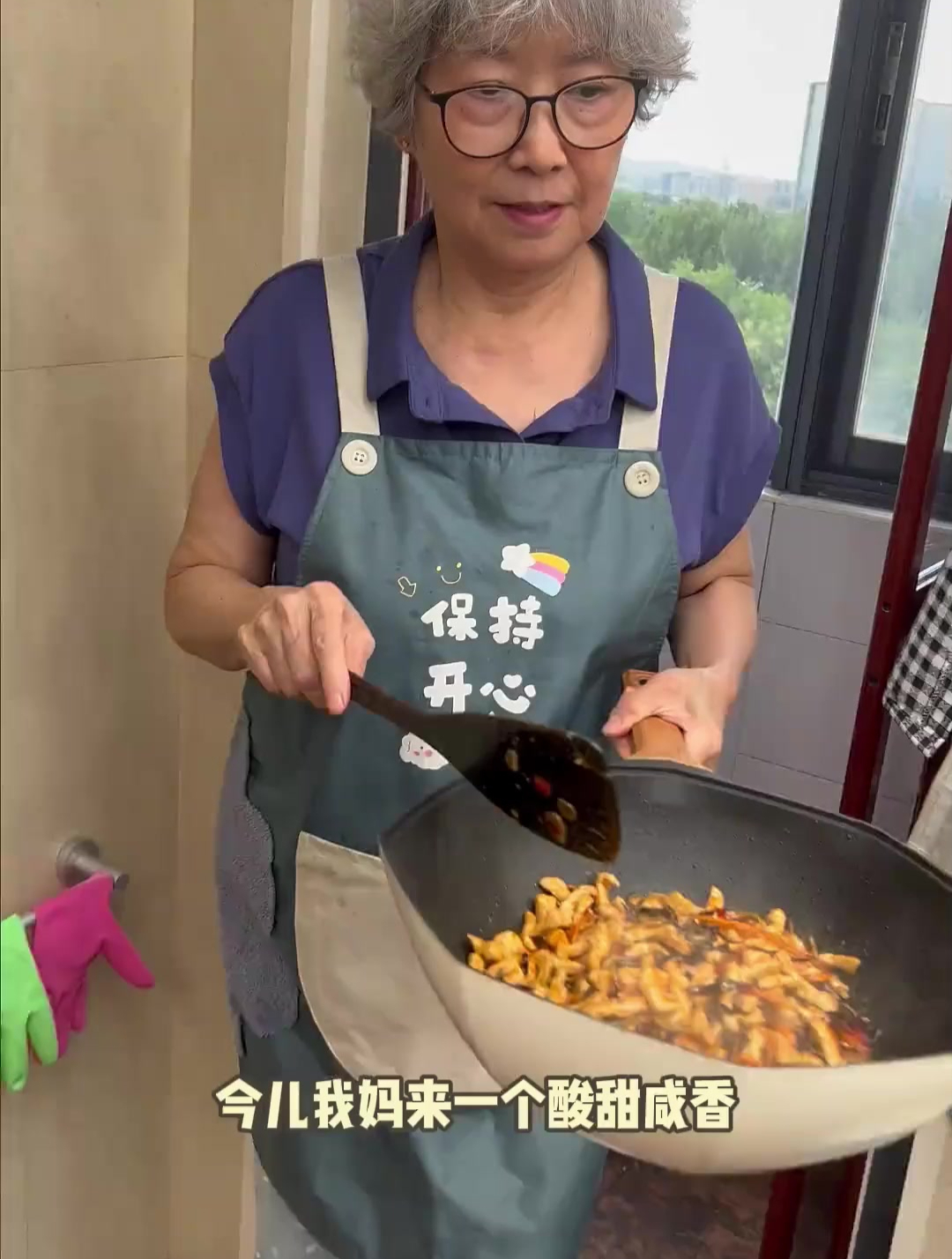 鱼香肉丝是家常菜里不能少的一道,简单又美味,一定要试一下!
