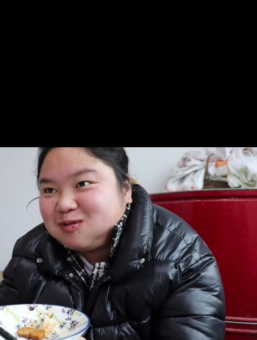 五花肉爆炒香干盖饭,配上豆豉和蒜苗,俗称“饭扫光”