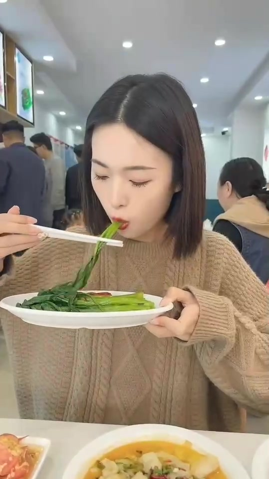 小碗菜给你一份温暖,给你一份深情,享受美味的食物,有着物美价廉的体验