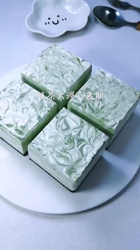 不用烤箱,在家做好吃到停不下来的抹茶大理石慕斯蛋糕吧