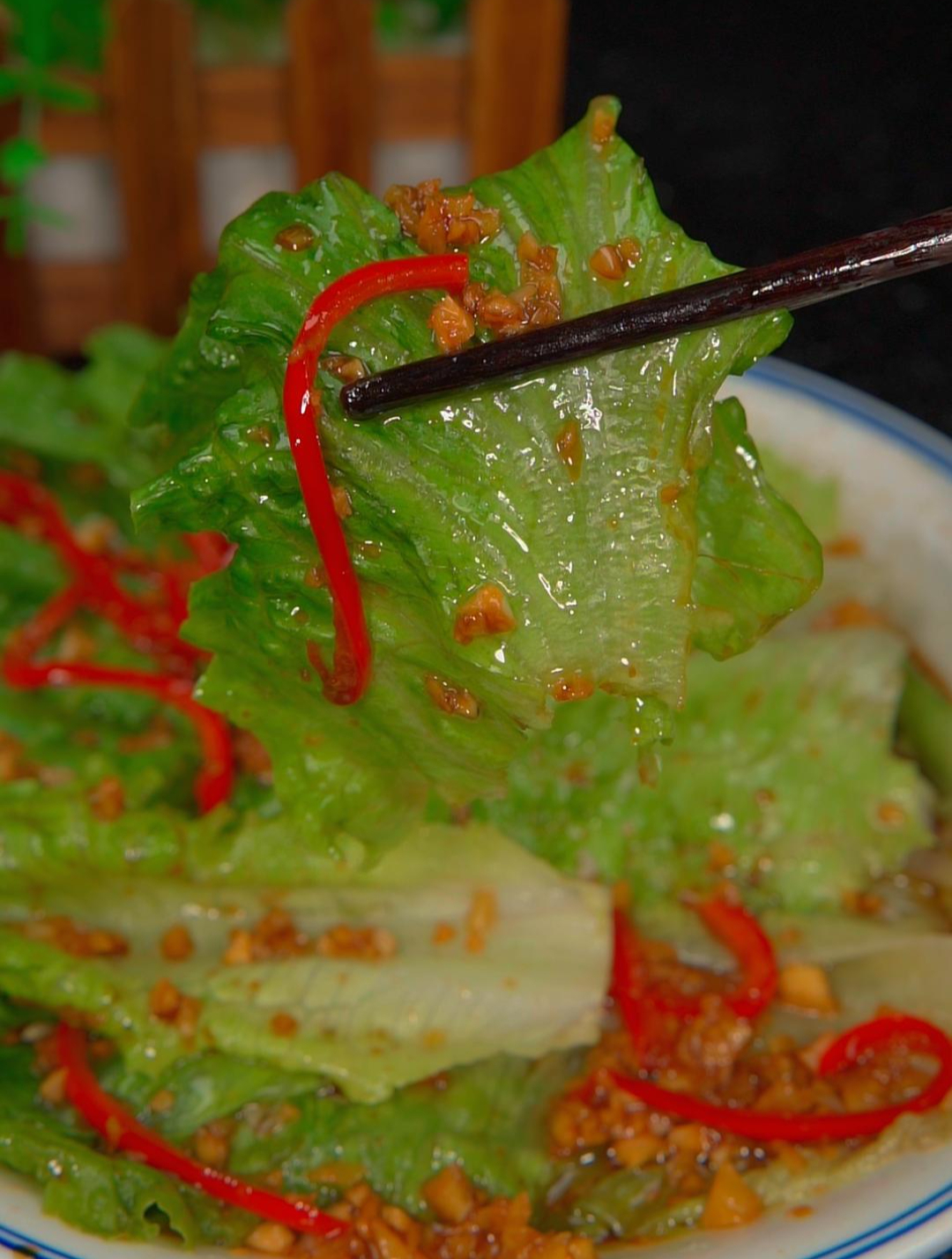生菜这样烫一下,比大鱼大肉还好吃
