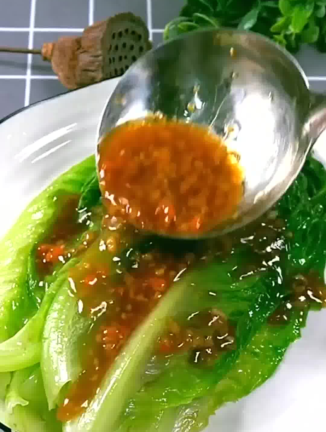 几分钟就能做好的蚝油生菜,又绿又好吃,关键吃了减脂不胖