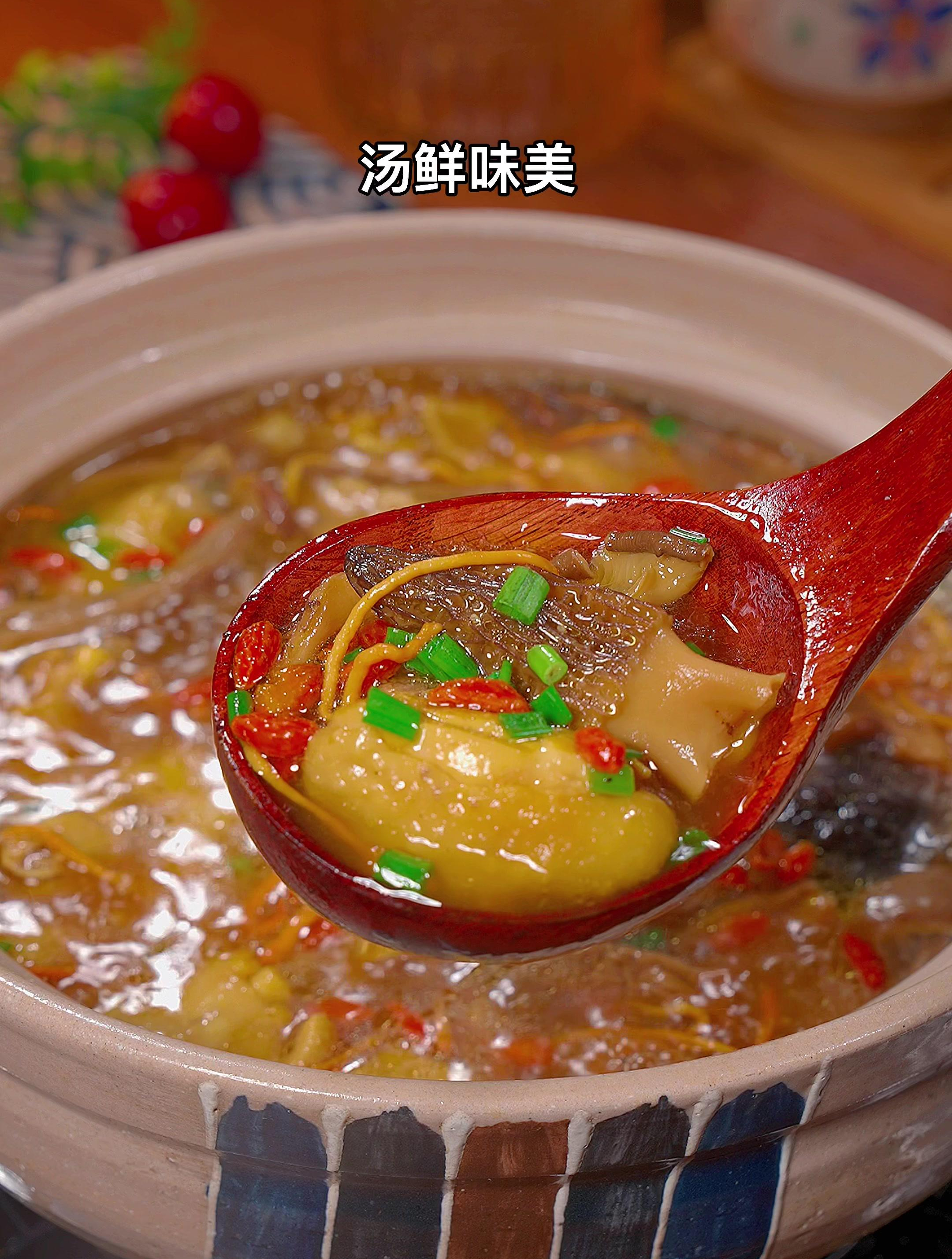 炖鸡汤要不要焯水,这样炖的菌菇土鸡汤汤鲜味美,简单又好喝