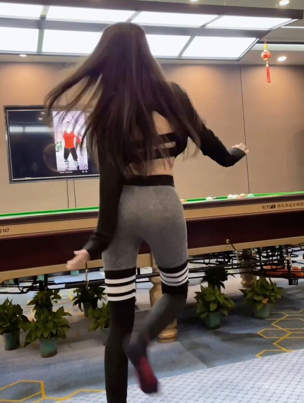 暂停台球一天,今天是本草纲目女人,人鱼线马甲线我都有了!