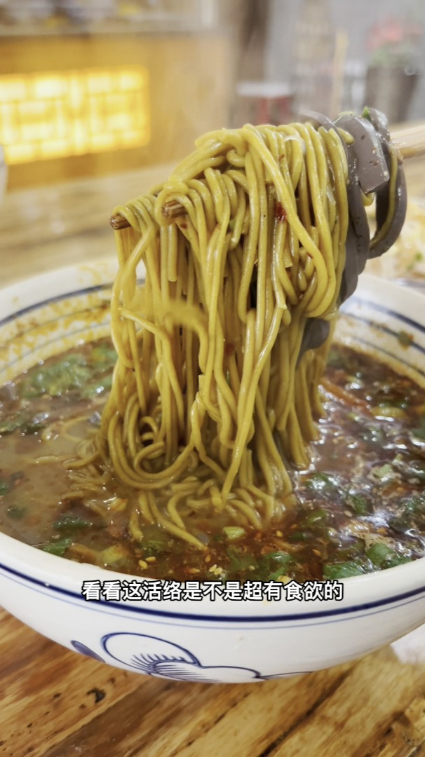 西安特色美食,肉夹馍、活络都是美味,第一次吃惊艳了