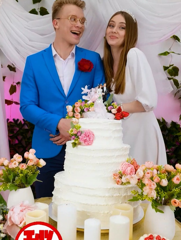 搞笑日常:制作一个多层蛋糕