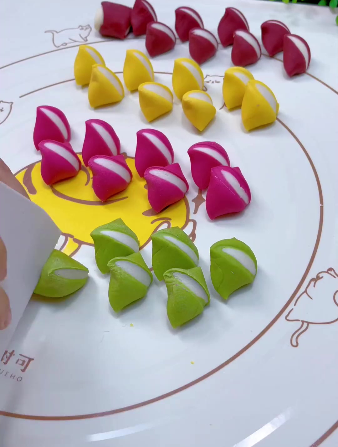 五彩饺子做法,喜庆又好吃,家人都喜欢