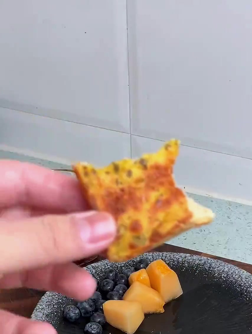 全麦吐司抹上蒜香黄油酱真是太好吃了